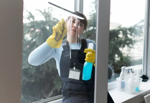 Nettoyage de vitres intérieures et extérieures à Courpière